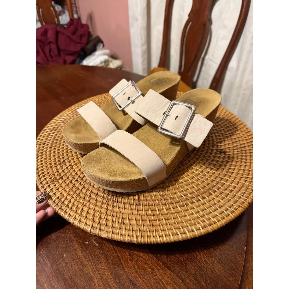 A. Giannetti wedge sandals